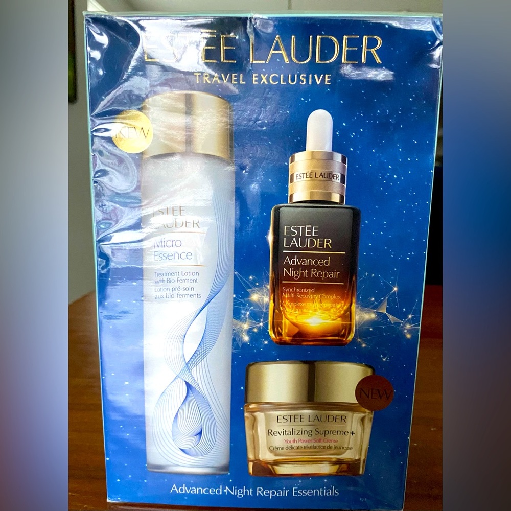 Estée Lauder: Wake up to Beautiful Skin set still in packaging. Never opened